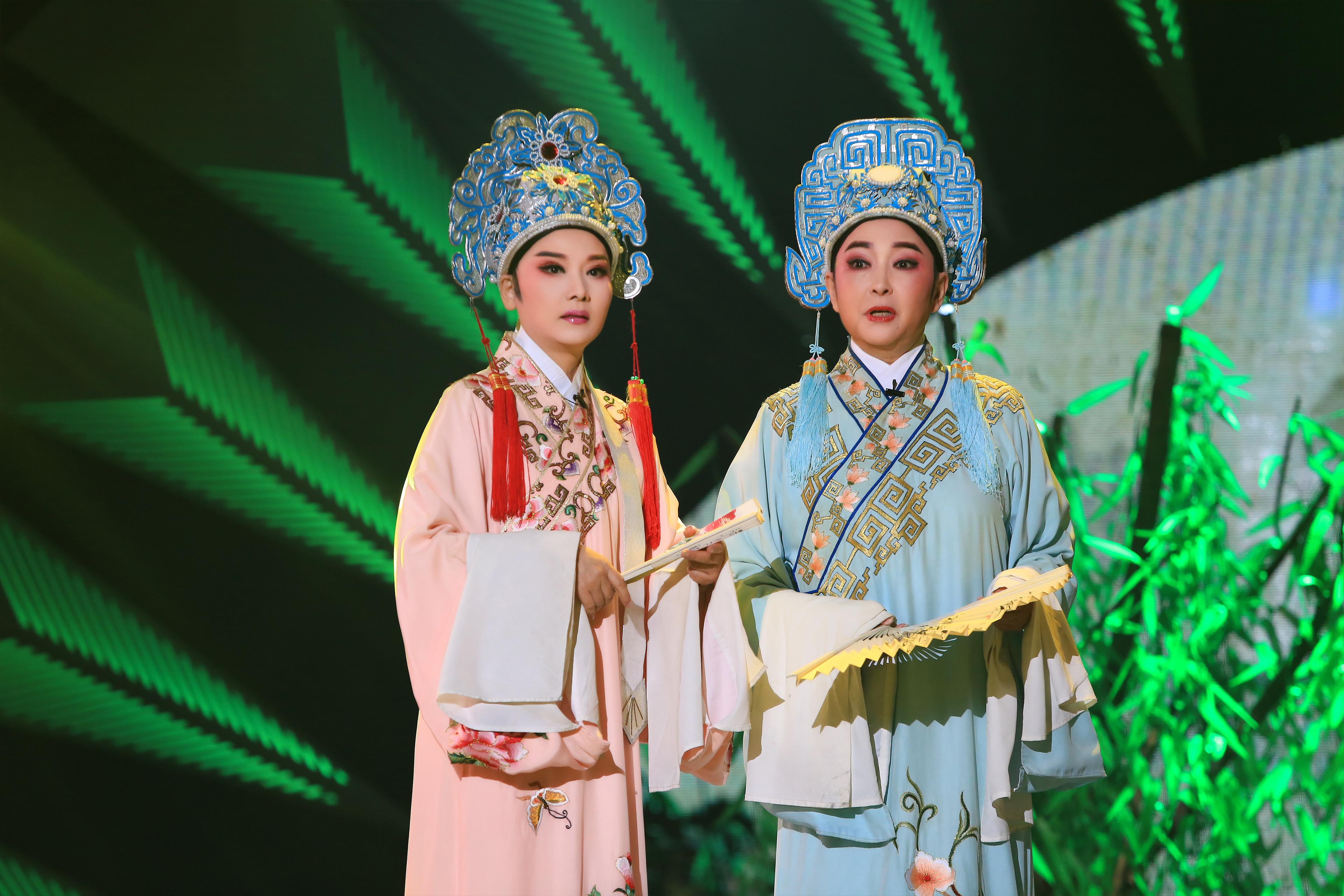 方芳演员的日常，爱与陪伴的温馨时光