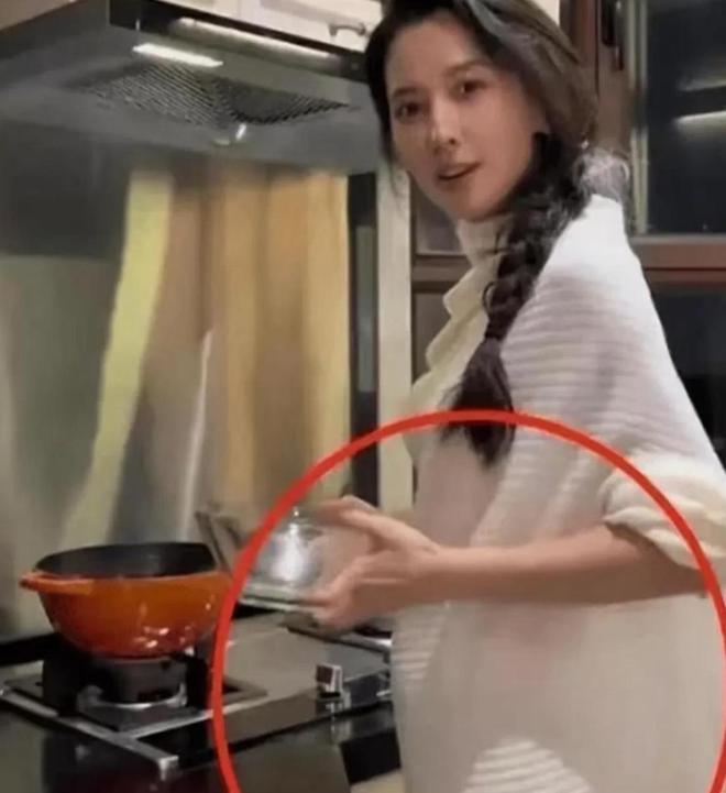 汪峰与章子怡小巷深处的最新惊喜发现。